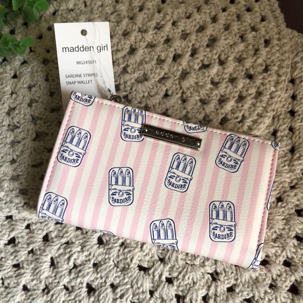 madden girl Sardine Stripe Snap Wallet